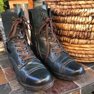 Taos Footwear Green Ankle Boots
